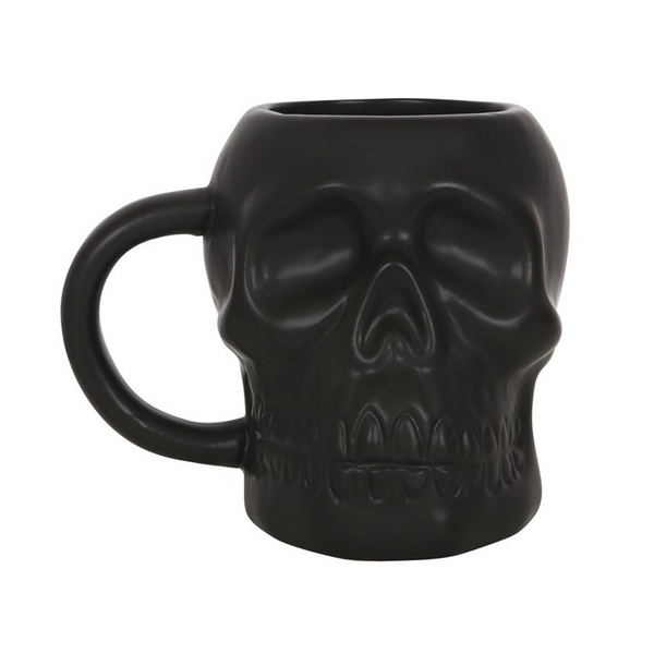 Matte black skull mug with 500ml capacity, gothic design.